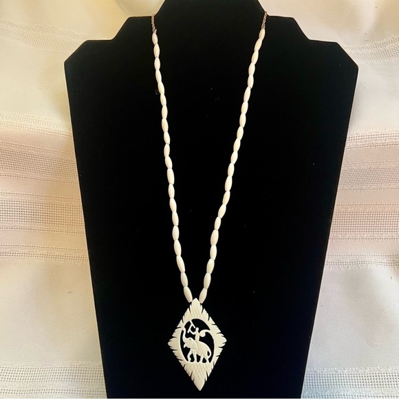 Artisan Jewelry - Bengali Hand Carved Elephant Bone‎ Necklace VTG EUC Estate